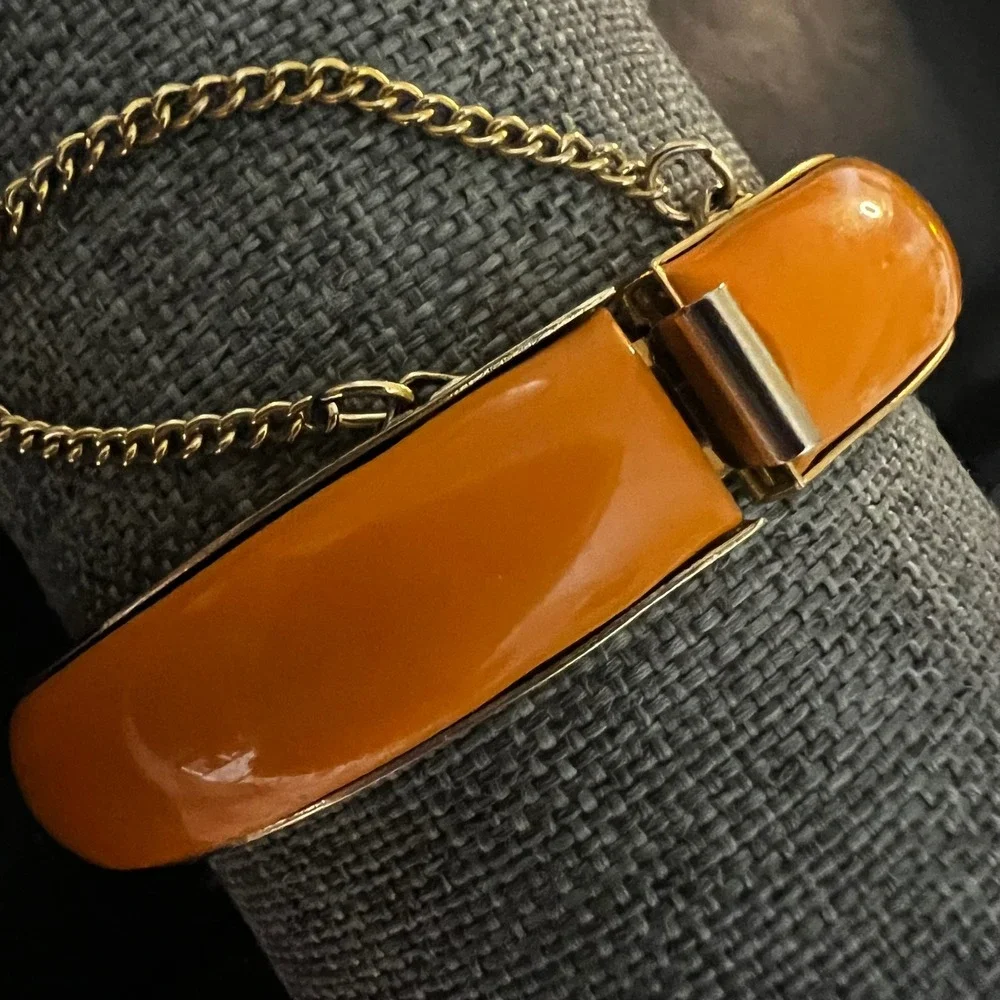Vintage Orange Enamel Gold Tone Hinged Bangle Bracelet Size 7 Retro Mod
